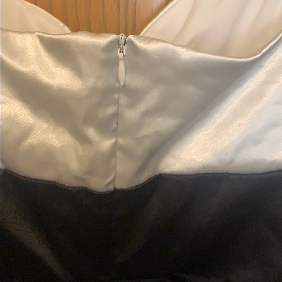 Black/white bow satin dress - Picture 6 of 7